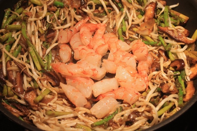 Asian, stir fry, recipe, shrimp, scallops, sprouts, onion, asparagus, shiitake, Chinese