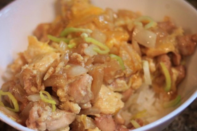 recipe, Japanese, breakfast, oyakodon, egg, rice, chicken, onion